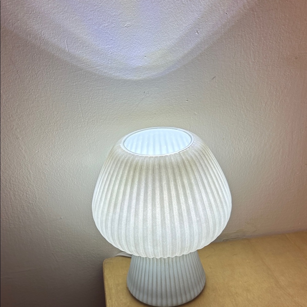 Soft Texture Ribbed / Stripe Effect Table Lamp - Picture 6 of 8